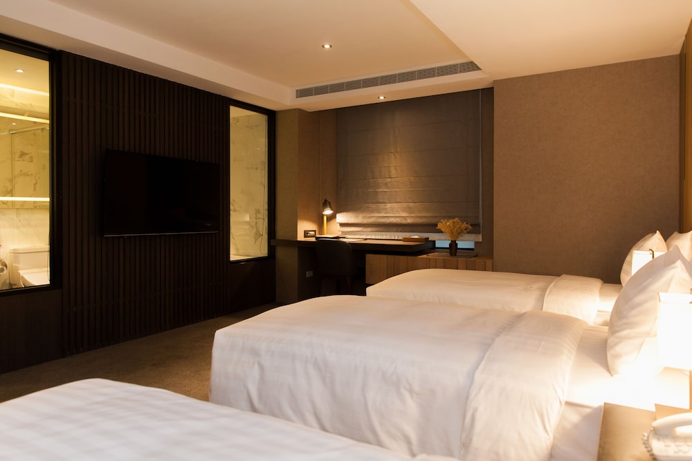 Hotel East 28/71