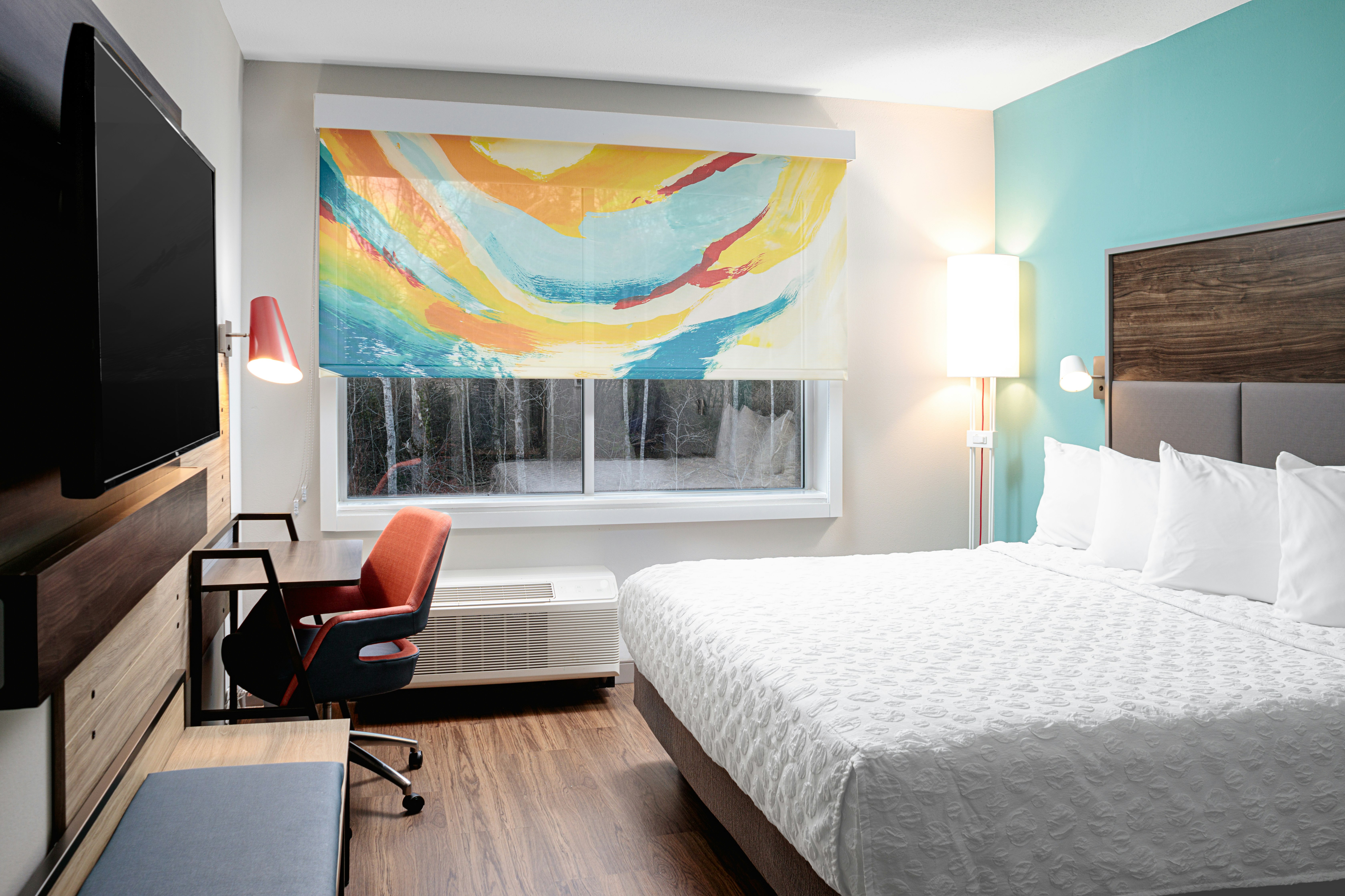 غرفة بسرير كينج