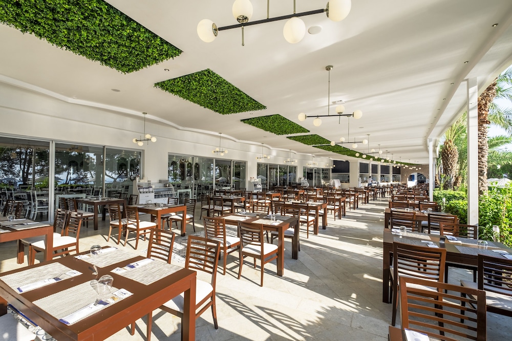 Utopia Beach Club 49/69