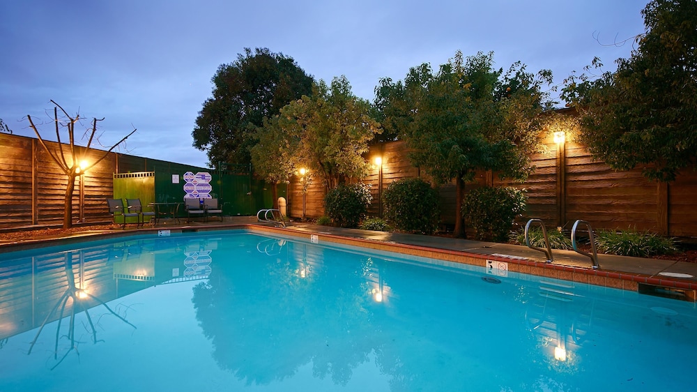 Best Western Lanai Garden Inn & Suites 3/38