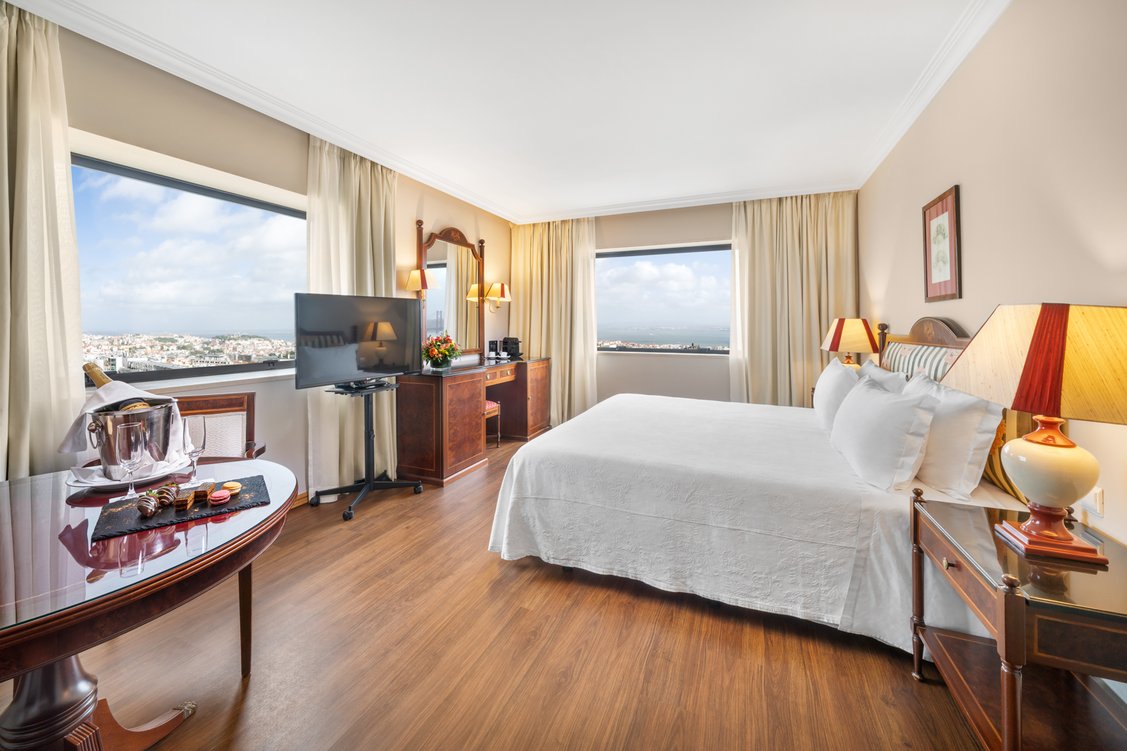 SUPERIOR, DOUBLE OR TWIN BED, RIVER VIEW