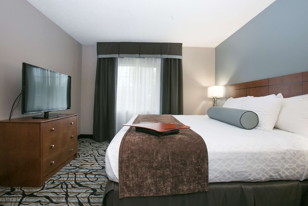Suite, King Bed, Sofa, Jetted Tub, Accessible