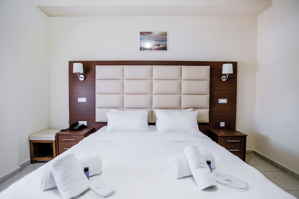Thalassa Apartments 6/50