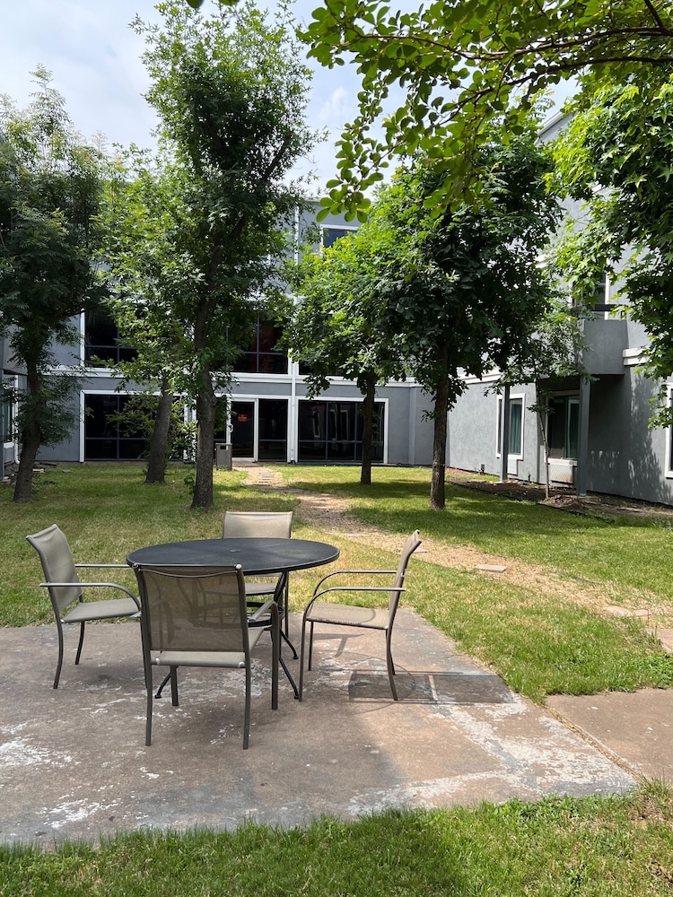 Alexis Hotel And Banquets Dallas Park Central Galleria 41/49