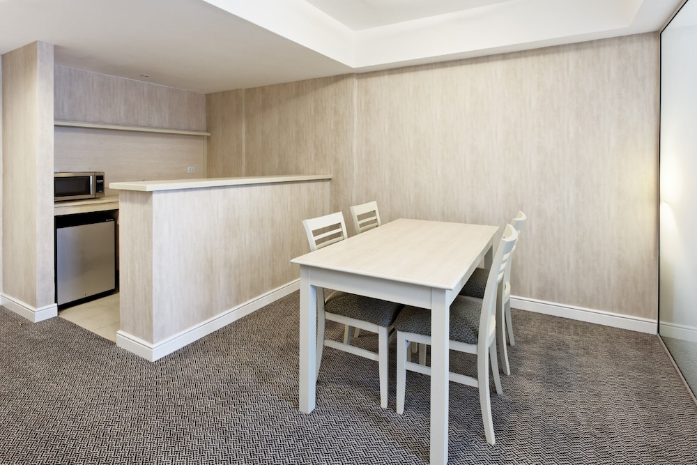 HOLIDAY INN EXPRESS ROSARIO 52/56