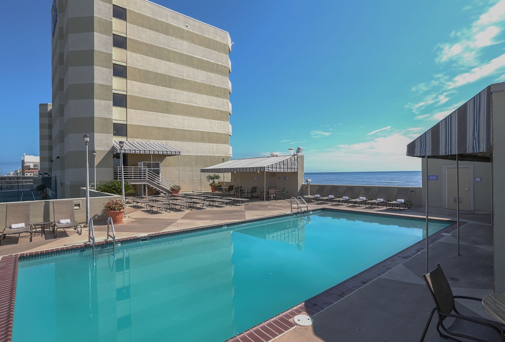 Beach Quarters Resort 25/50