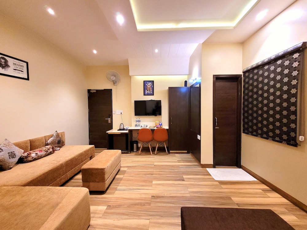 Hotel Urban Galaxy 24/47