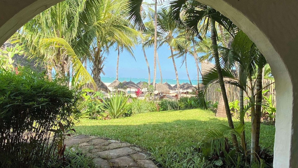 Neptune Palm Beach Boutique Resort & Spa 47/50