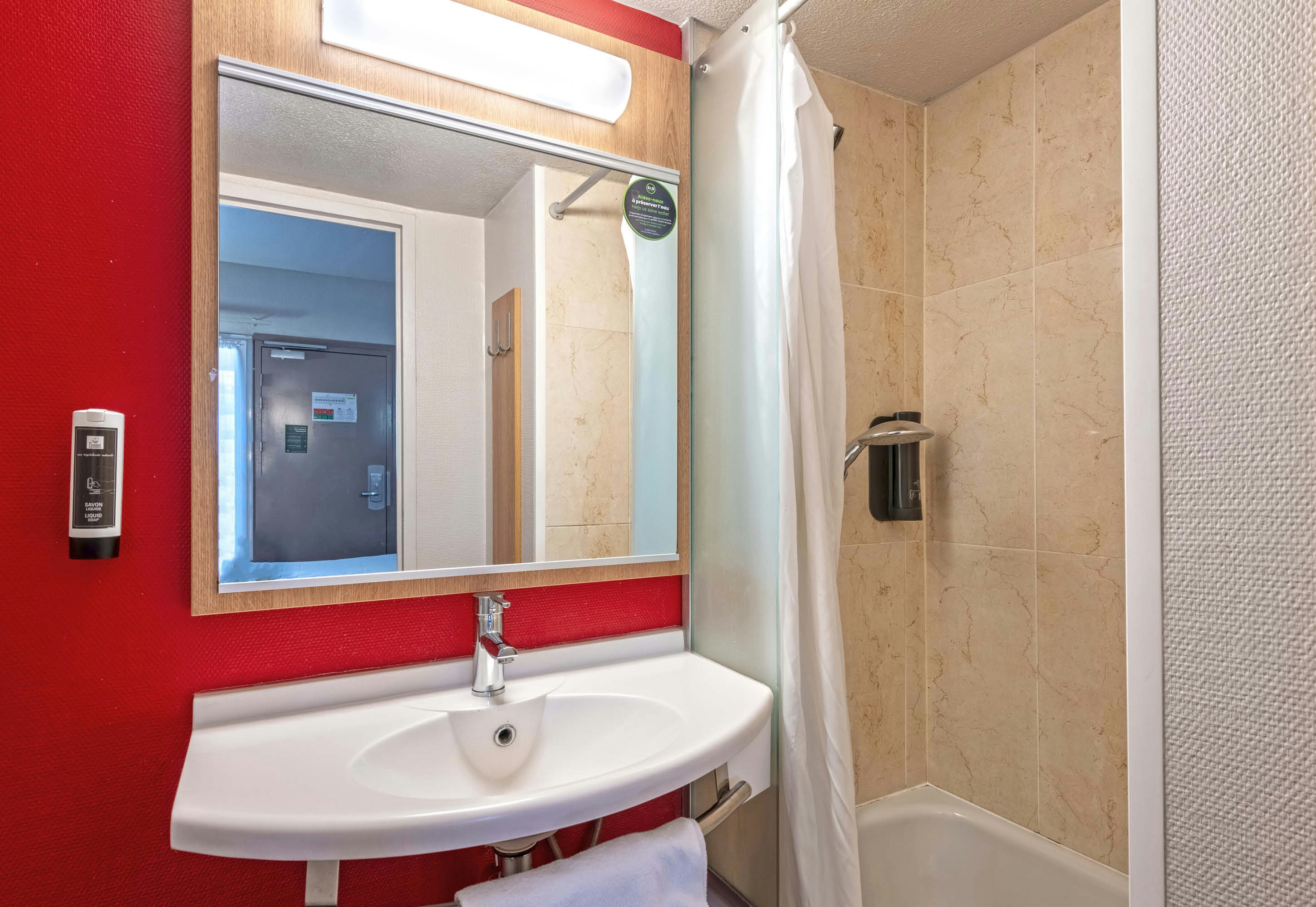 B&B HOTEL Quimper Nord Douarnenez 27/28