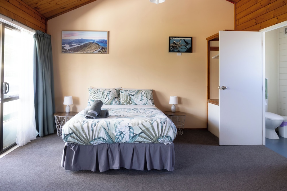 Bay of Islands Lodge 9/45