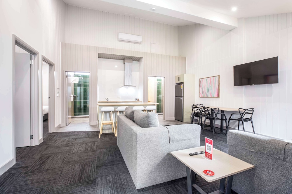 Nightcap at Ferntree Gully Hotel Motel 43/65
