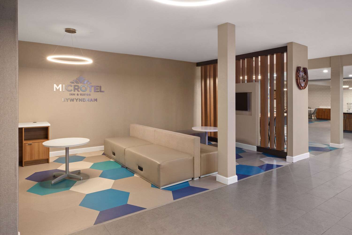 Microtel Inn and Suites By Wyndham Buda 25/40