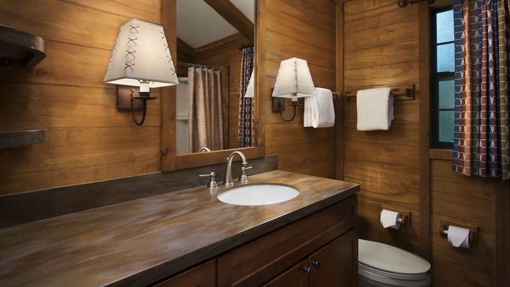 The Cabins at Disney's Fort Wilderness Resort - A Disney Vacation Club Resort 41/43