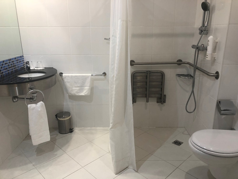HOLIDAY INN EXPRESS VITORIA 16/43
