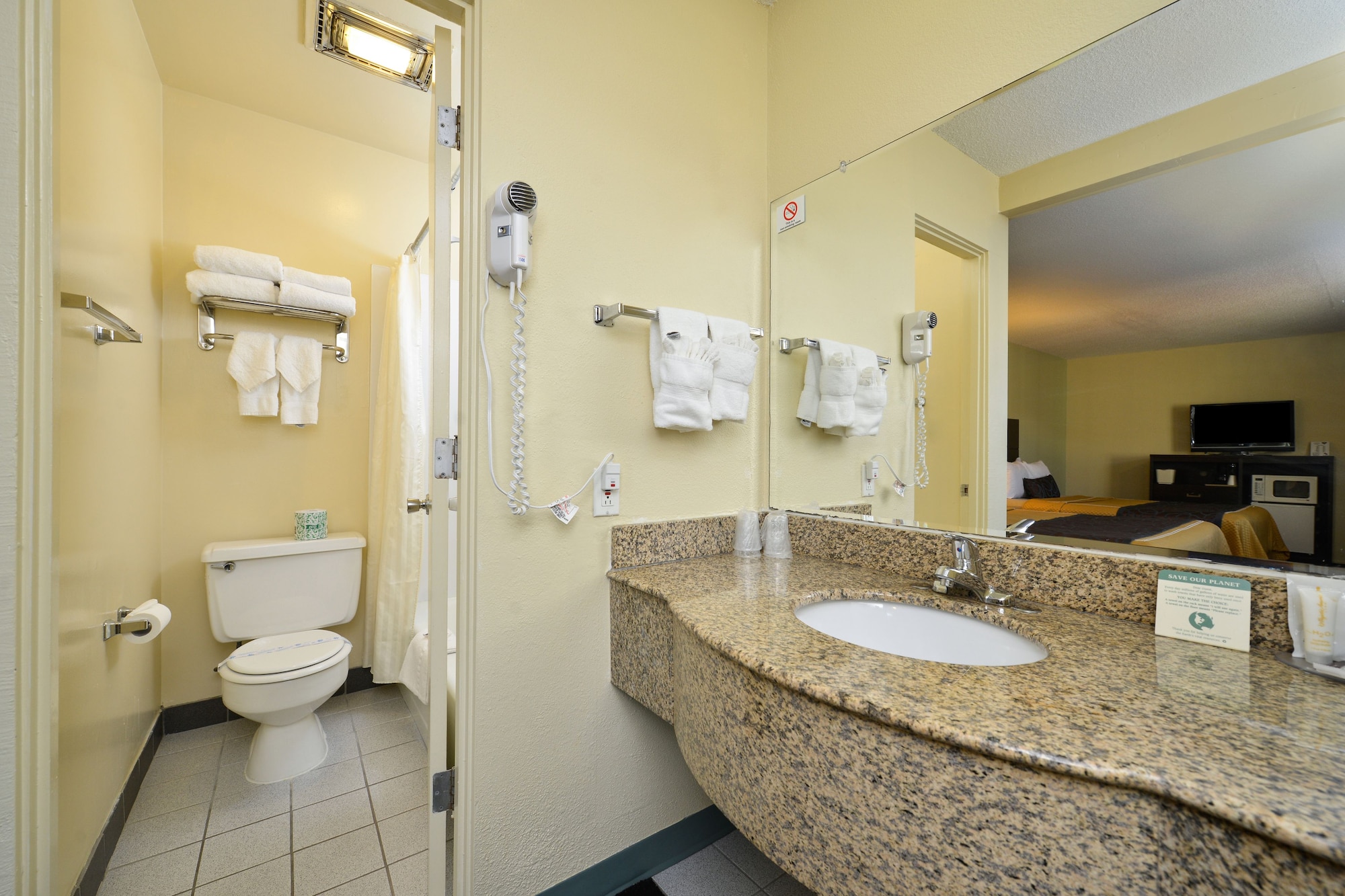 غرفة ديلوكس بسرير كوين، University Inn Suites 5/7