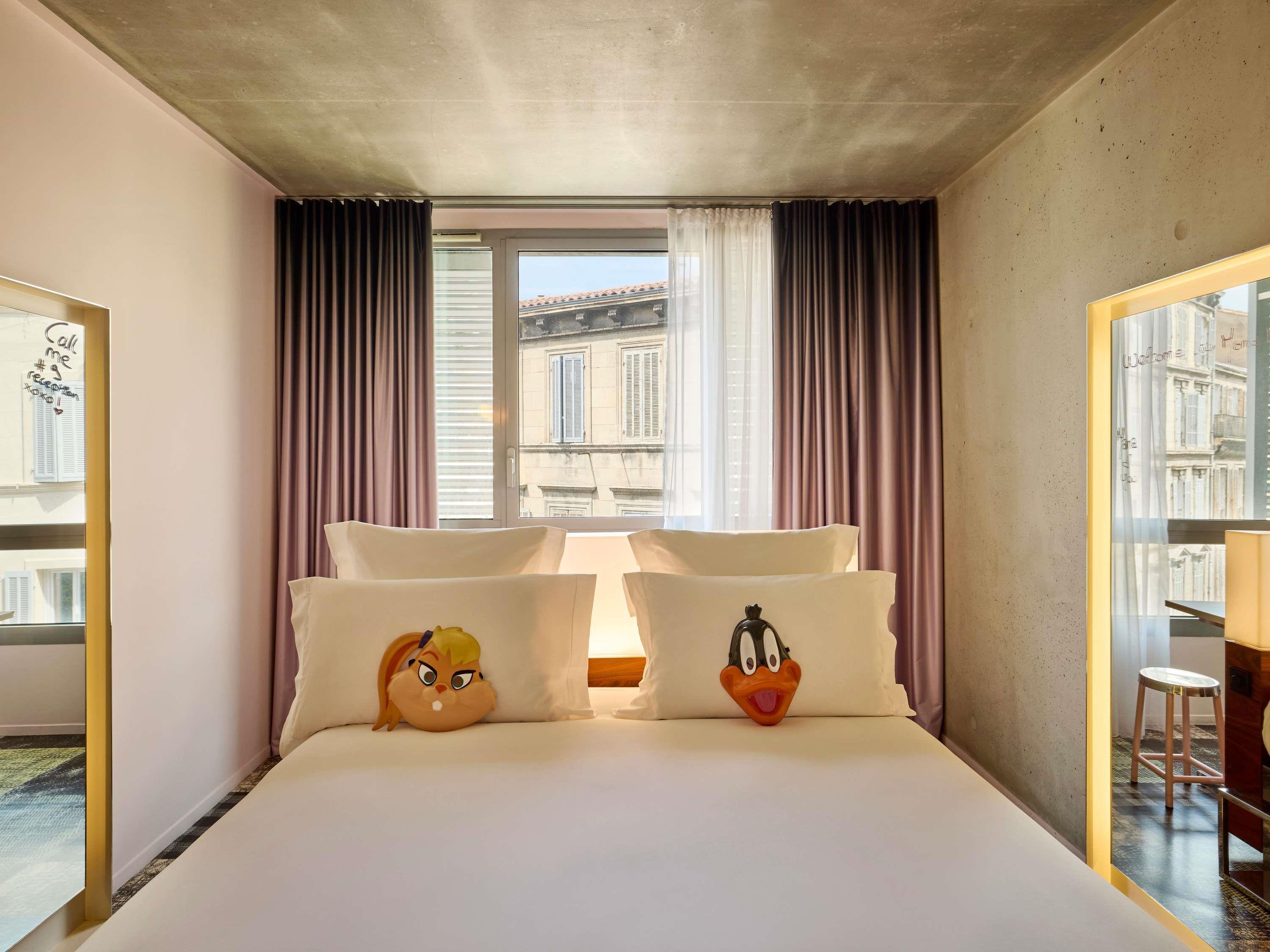 Mama, Medium, Double Bed, Accessible