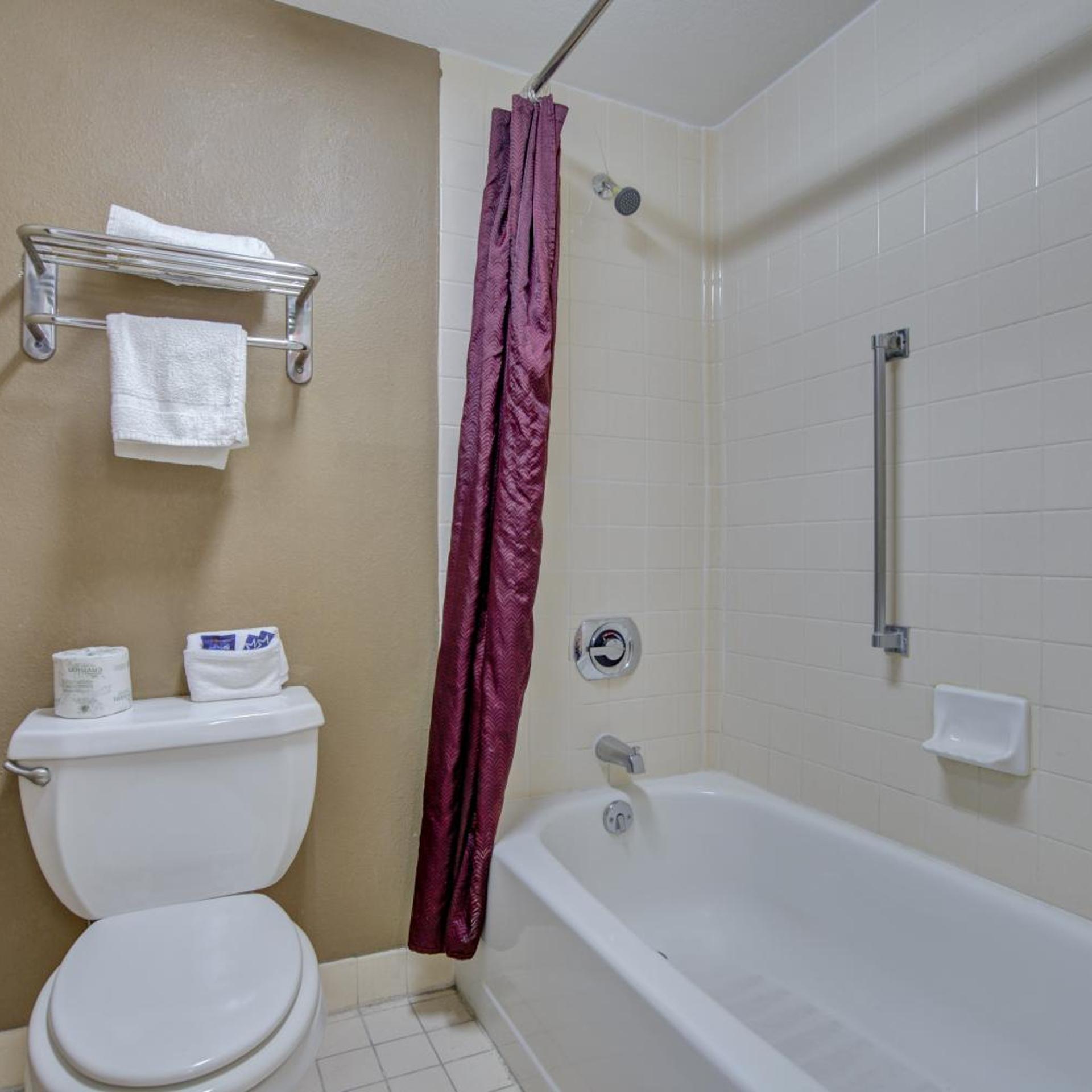 غرفة رباعية، Americas Best Value Inn Laredo 7/10