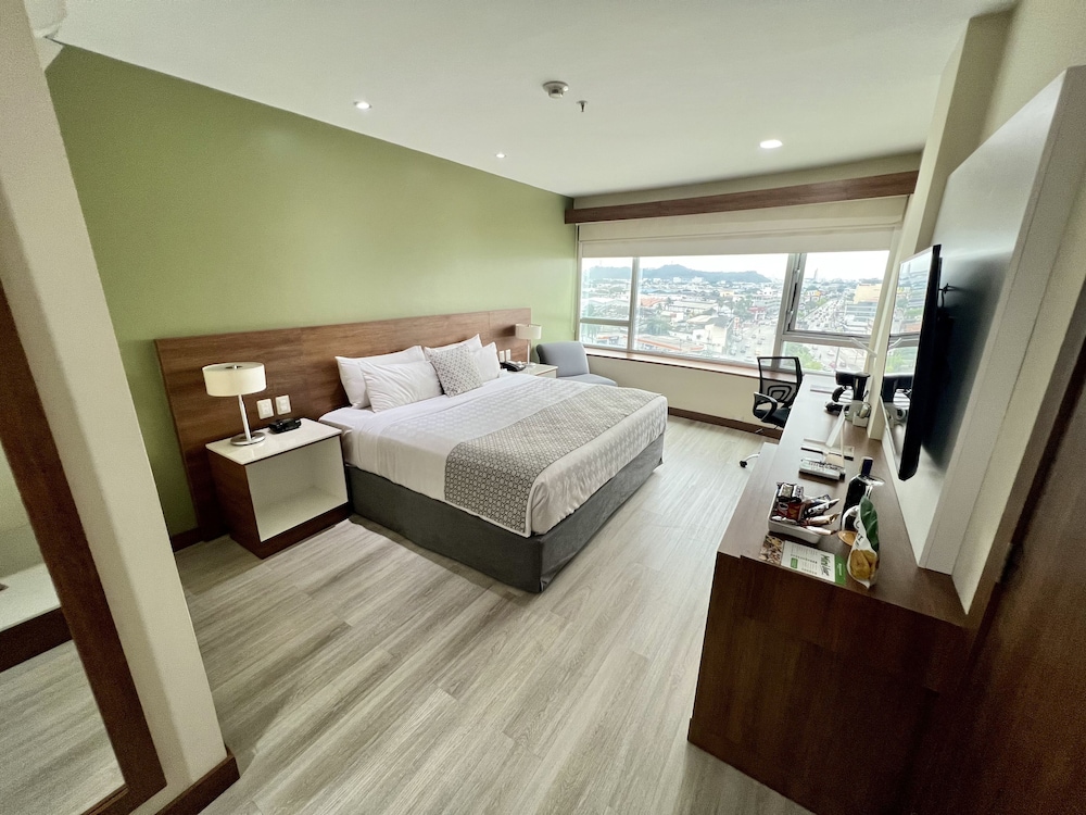 غرفة بسرير كوين، Wyndham Garden Guayaquil 2/5