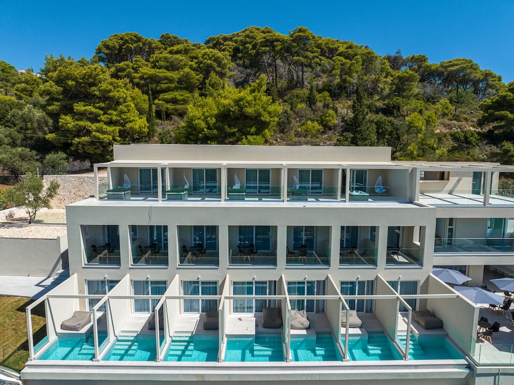 Myzith Luxury Suites 5/58