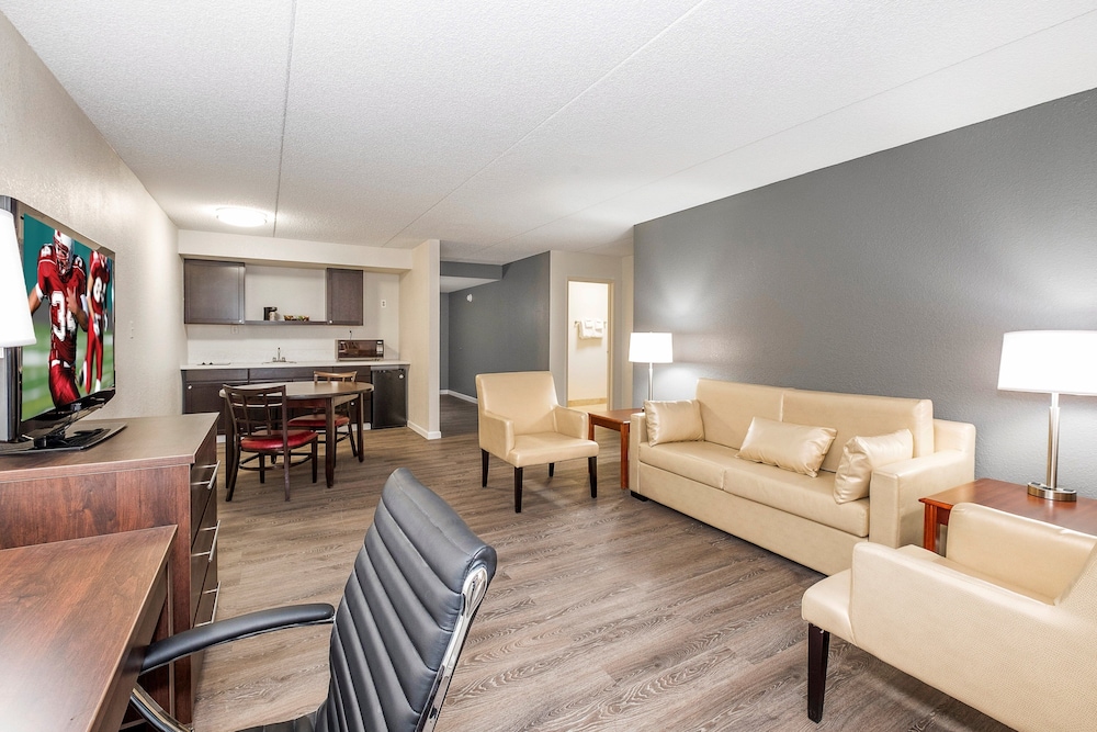 Red Roof PLUS & Suites Knoxville West - Cedar Bluff 32/51