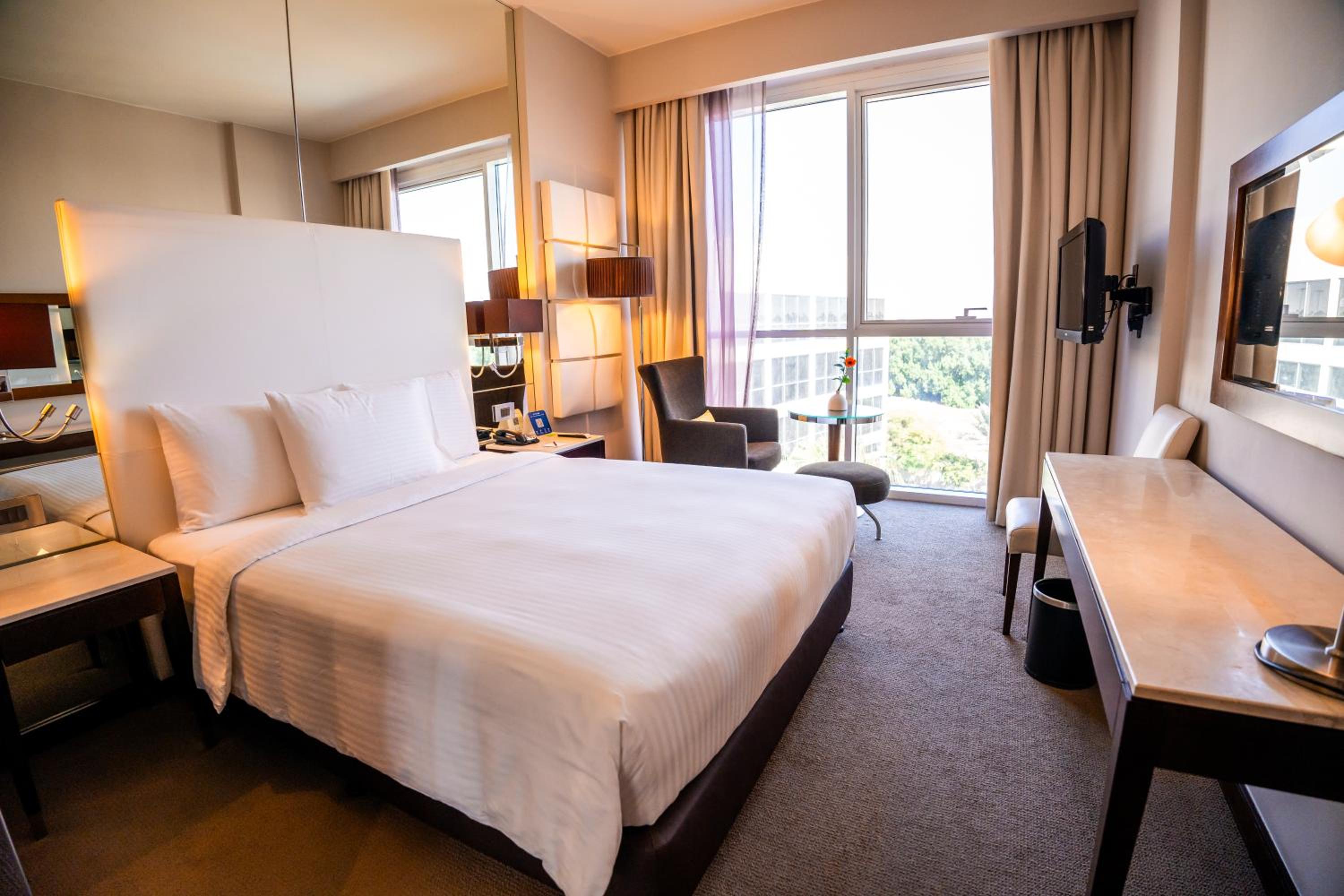 Centro, King Bed, Queen Bed