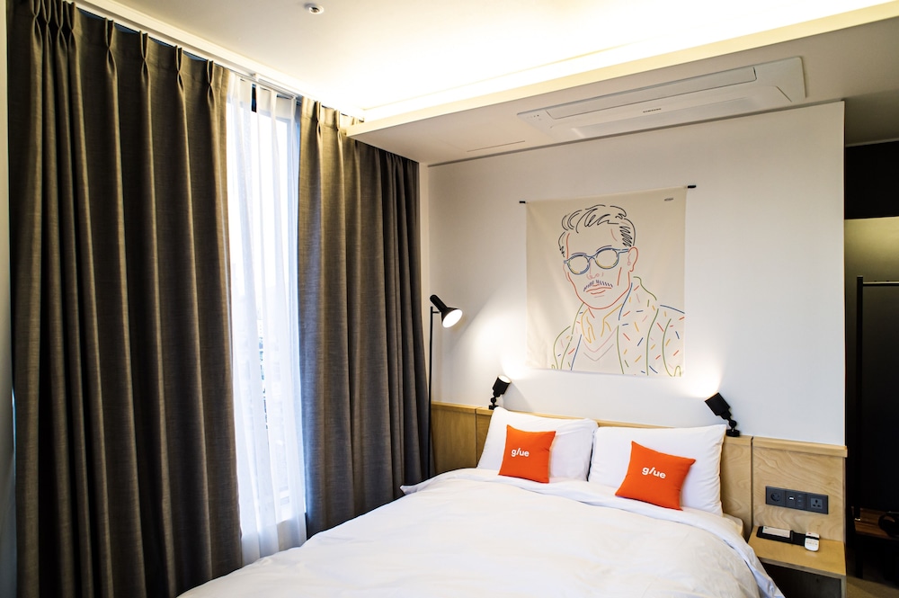 DELUXE, DOUBLE BED