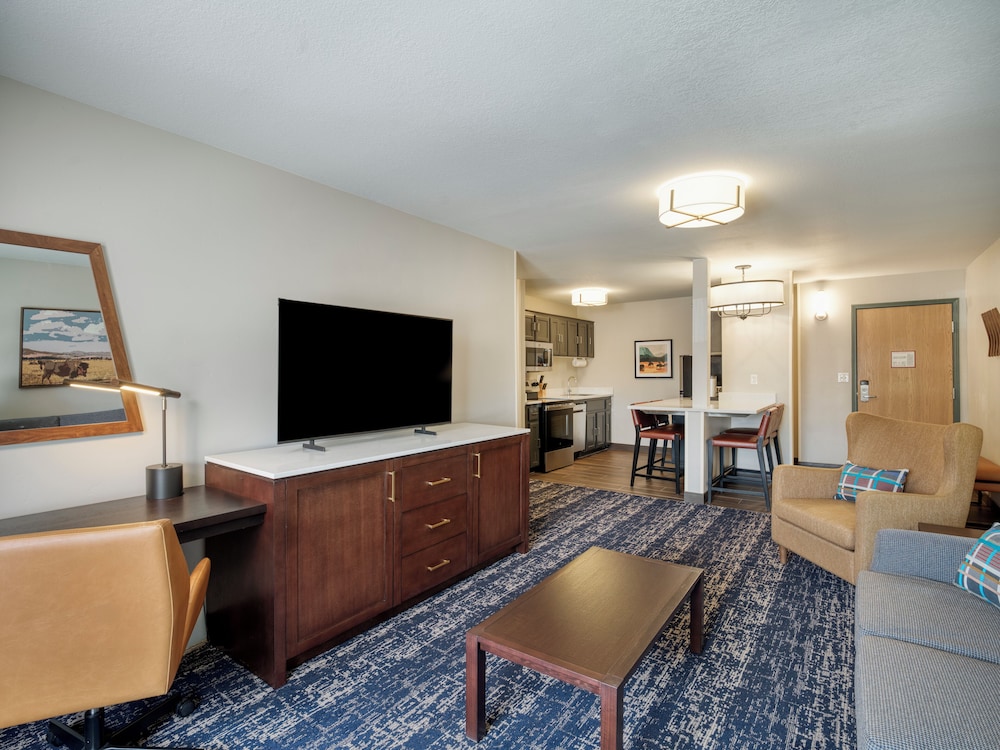 Gray Wolf Inn And Suites 57/67