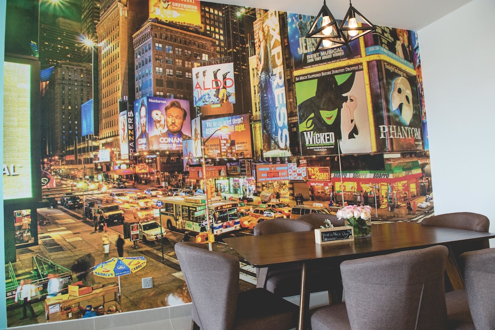 One Amerin Mall & Suites 26/50