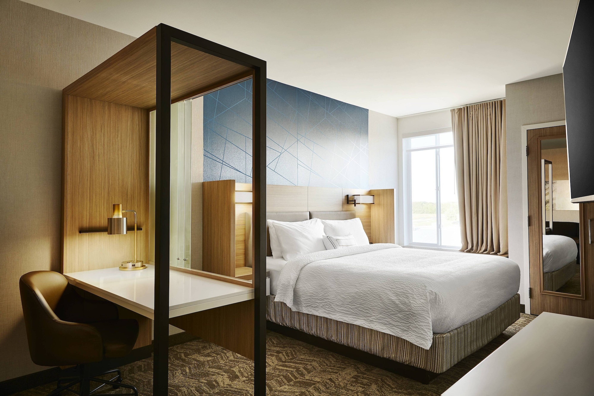 SUITE, KING BED