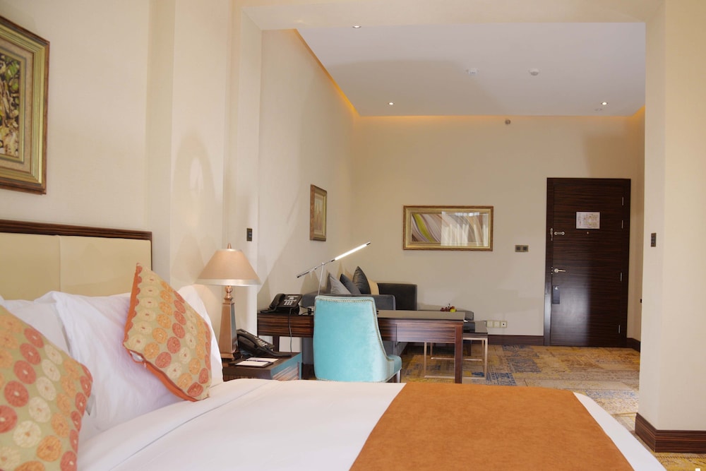 فندق ورويك الخبر(Warwick Al Khobar Hotel) 12/75