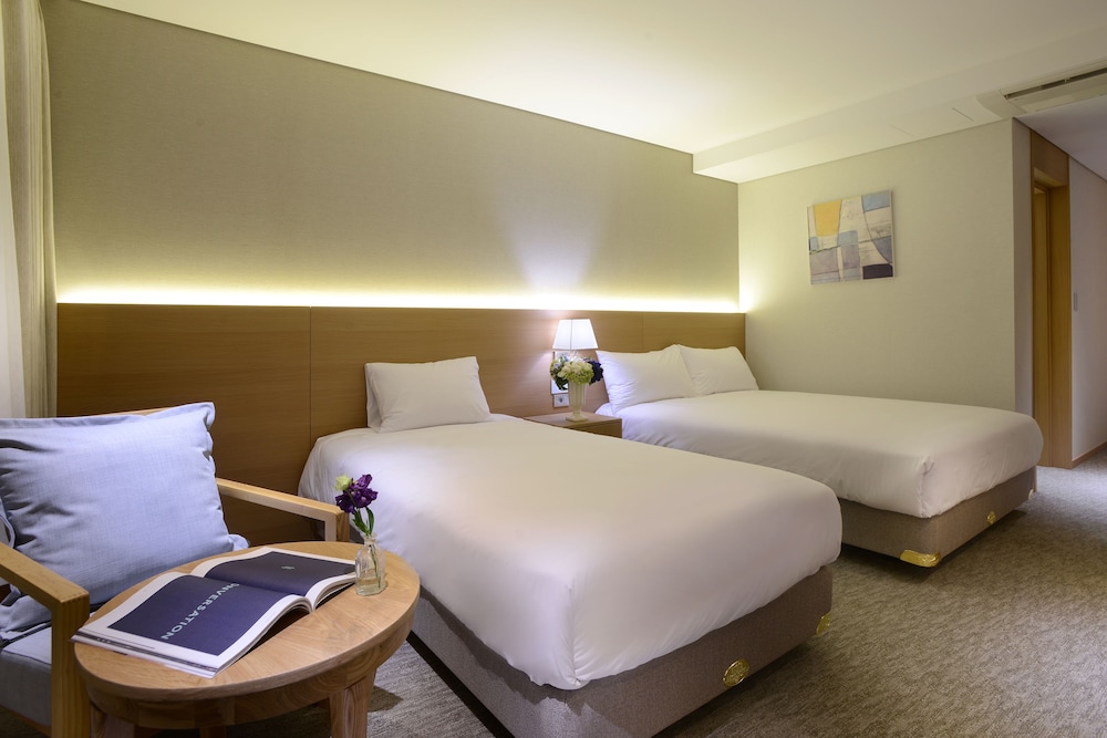DELUXE, TWIN BEDS
