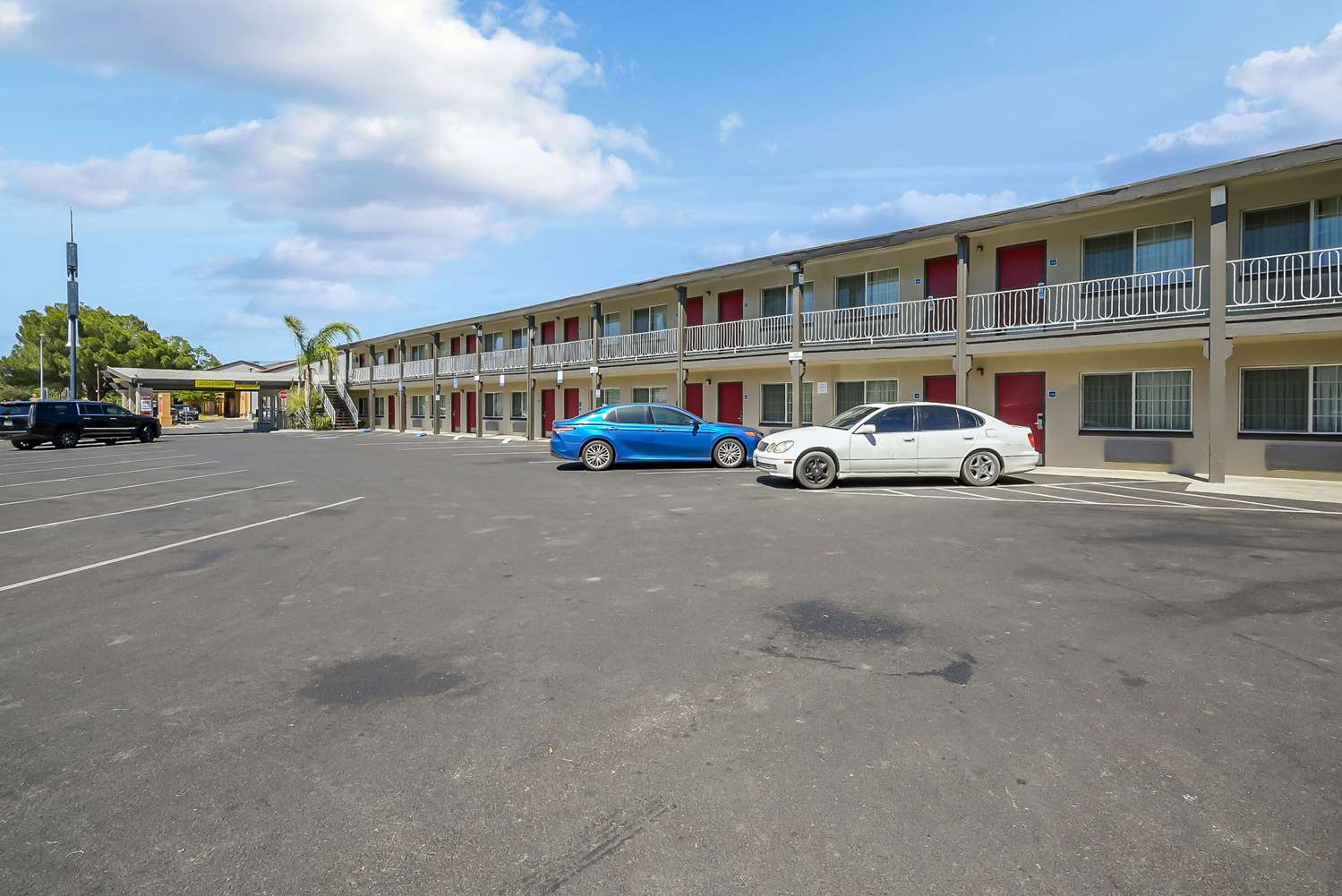 Econo Lodge Woodland near I-5 19/30