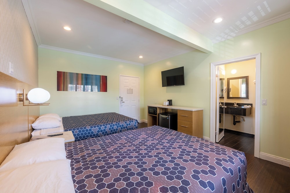 Hollywood City Inn 25/60
