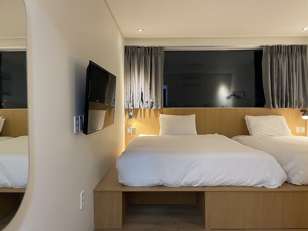 Haeden Hotel 12/45