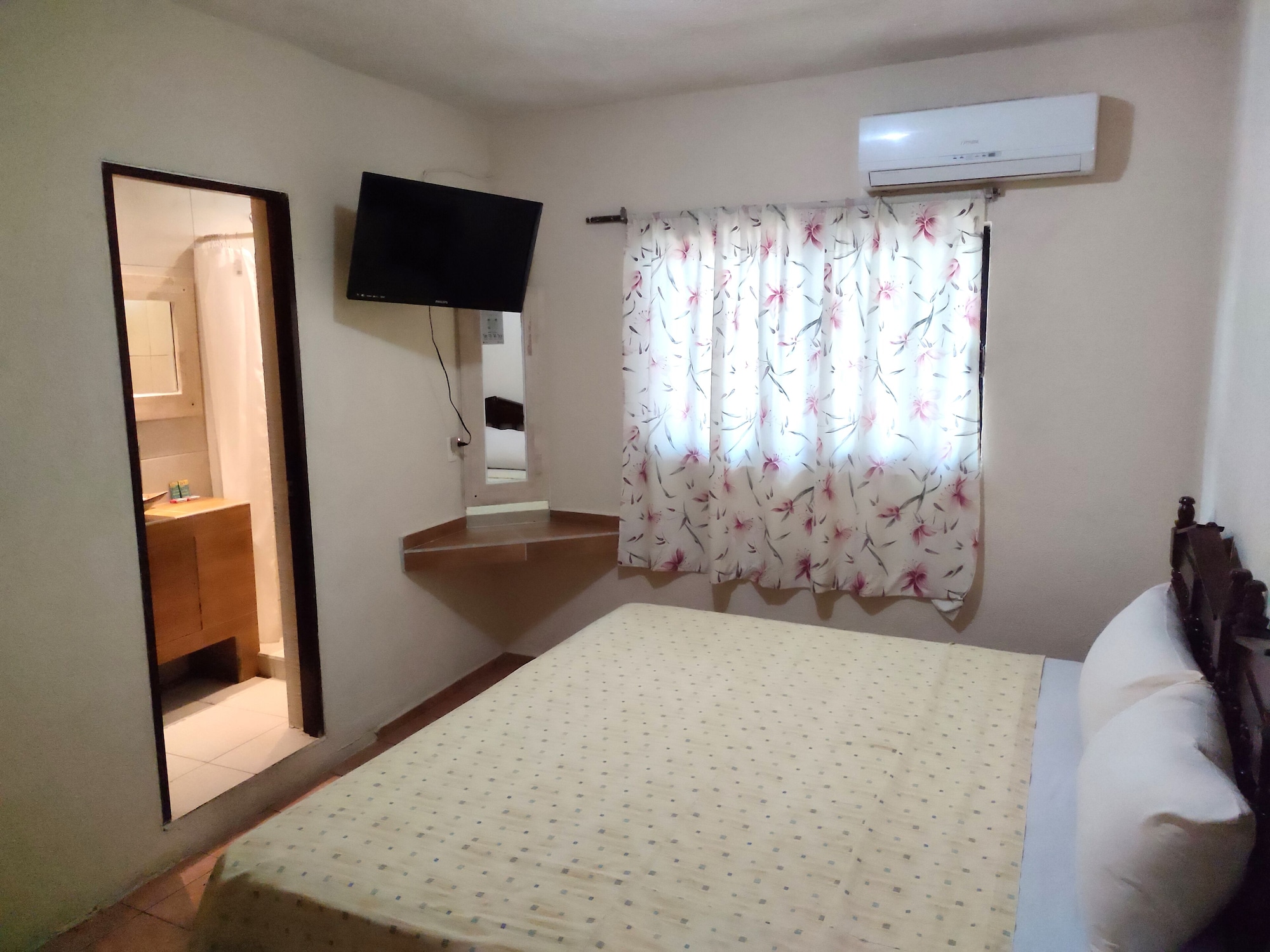 Standard, King Bed, Hotel Ashly 8/10