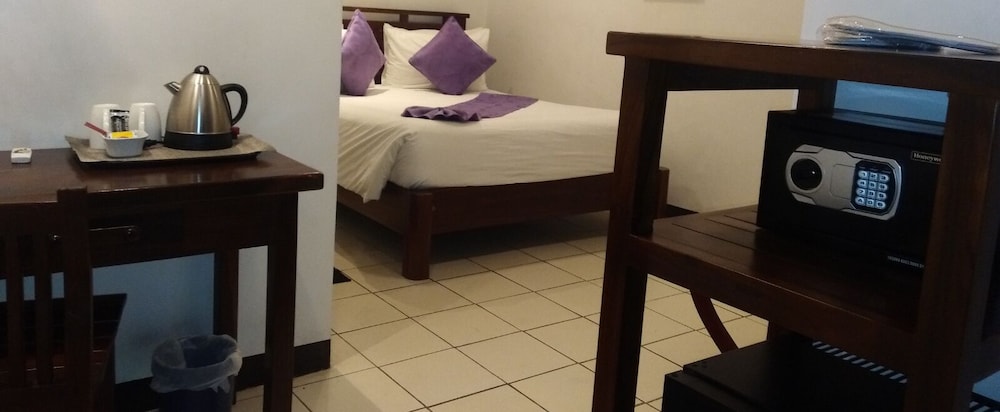 Safari Lodge Baguio By Log Cabin Hotel 36/76