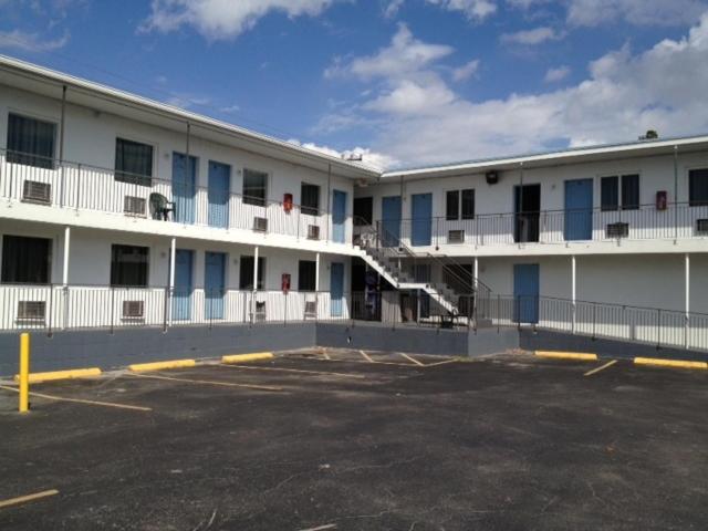 Miami Springs Inn 24/26