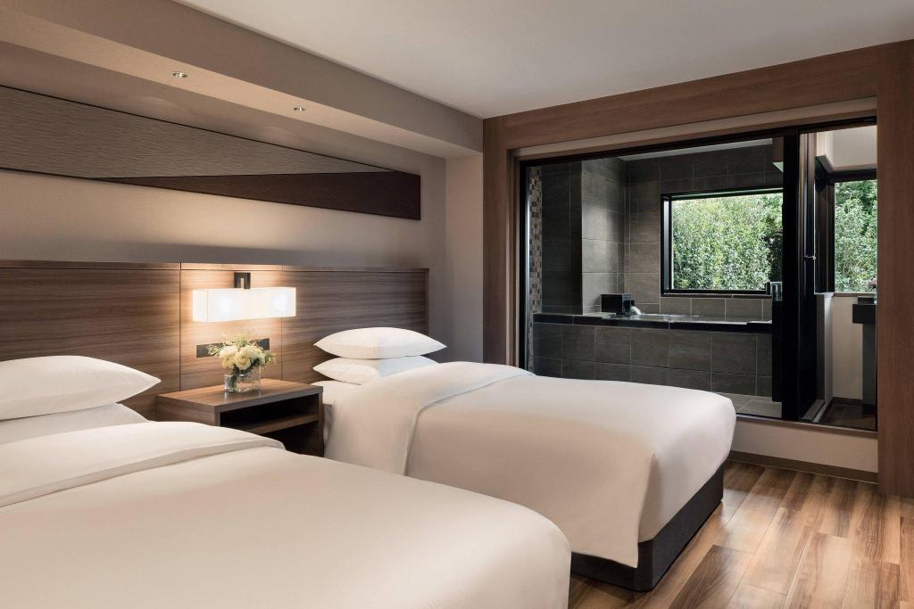 Guest Room, Suite, Twin Beds, Garden View, Pet Friendly