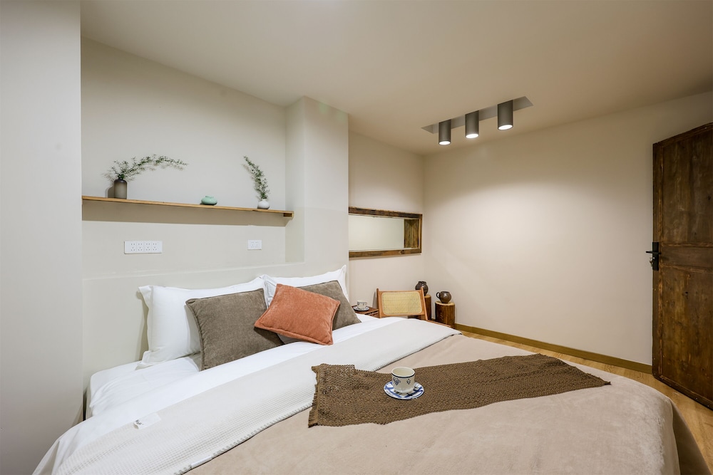 Design, Quadruple, 2 Queen Beds, Partial Ocean View