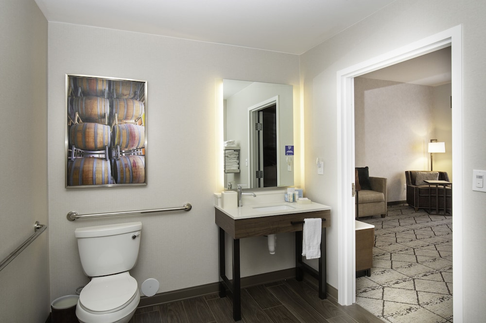 Hampton Inn & Suites Windsor - Sonoma Wine Country 28/40