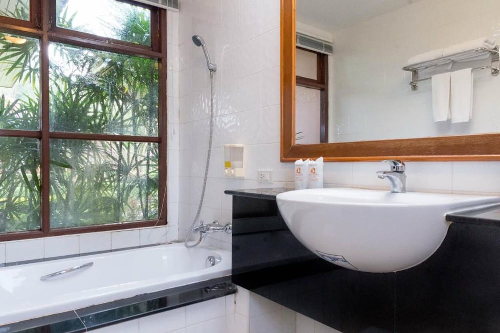 LANTA CASUARINA BEACH RESORT 56/59