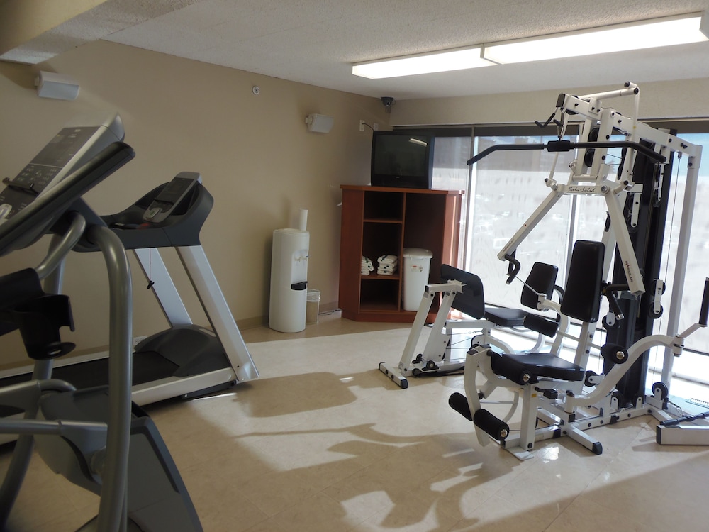 Rosslyn Inn & Suites, SureStay Collection by Best Western 28/48