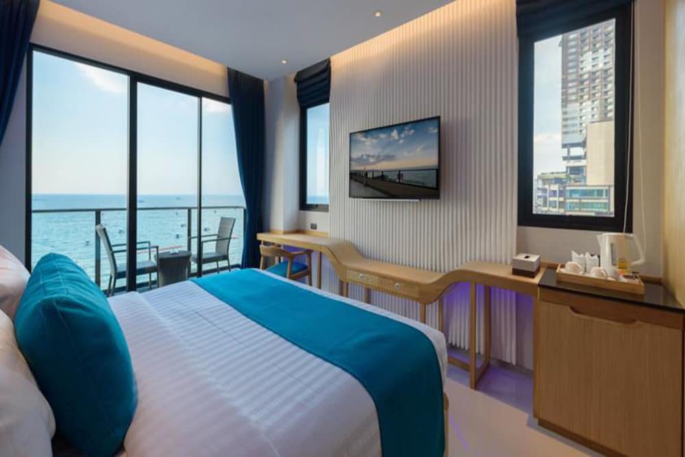 Deep Blue Z10 Pattaya 18/42