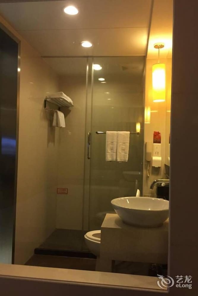 Clifford Hotel 32/32