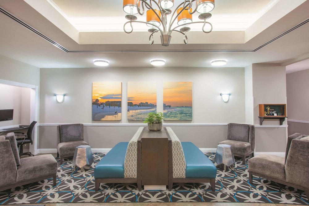 La Quinta Inn & Suites by Wyndham Fort Walton Beach 14/24