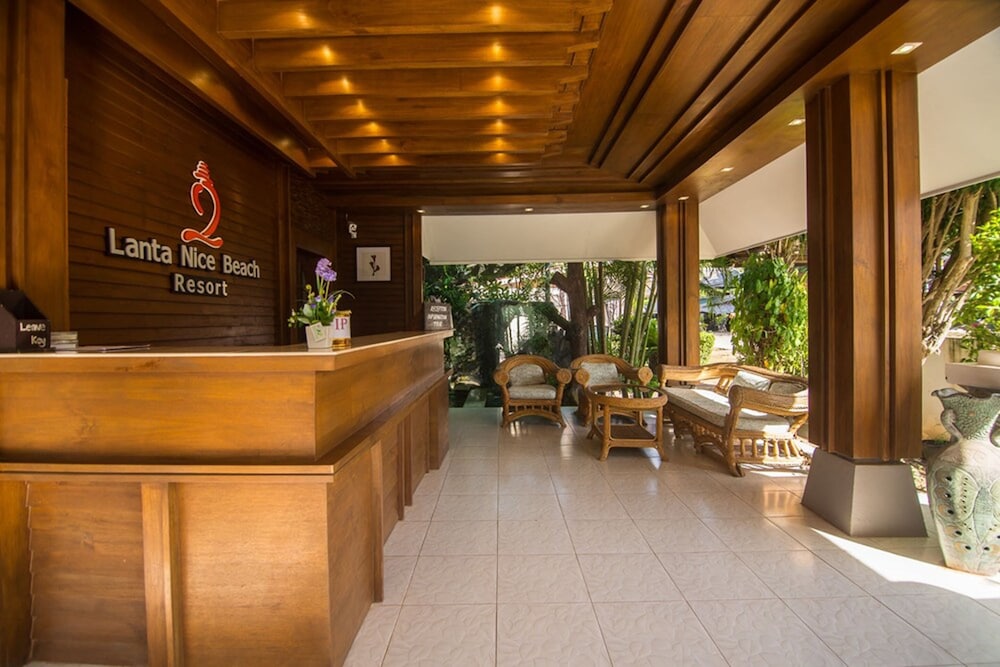 Lanta Nice Beach Resort 8/69