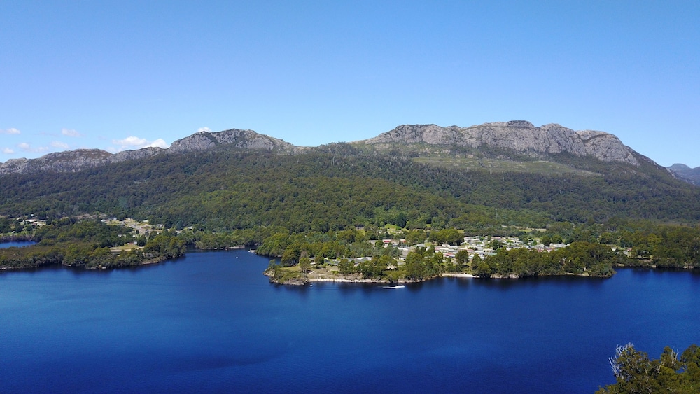 Tullah Lakeside Lodge 30/64