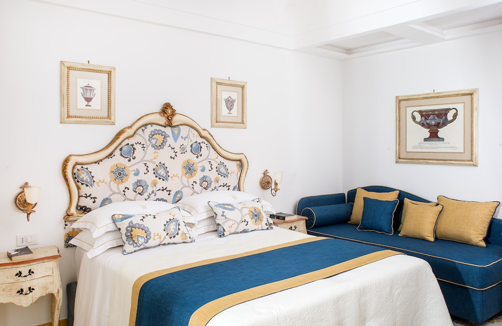 DELUXE, DOUBLE BED, SEA VIEW, BALCONY
