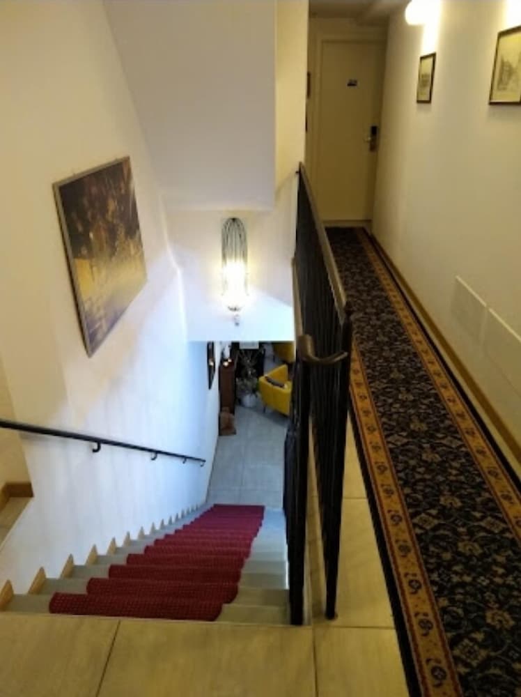 BUONHOTEL 12/46
