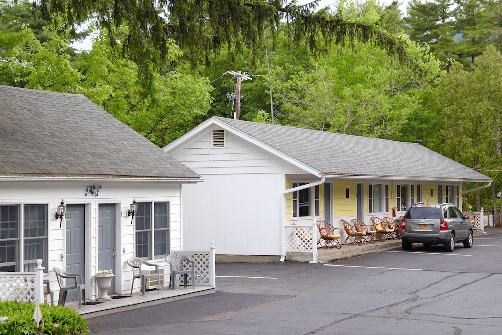 Admiral Motel 53/64